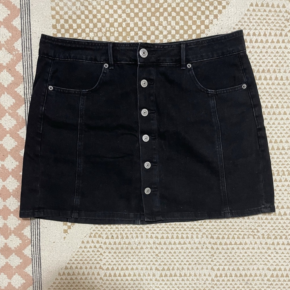 Black denim skirt with buttons